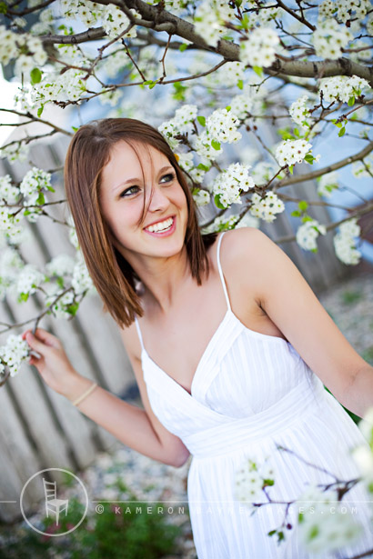 Omaha senior pictures in front of a flower tree