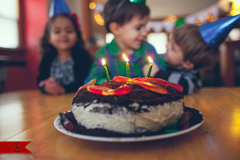birthday-miles-3-candles-worm-oreo-cake